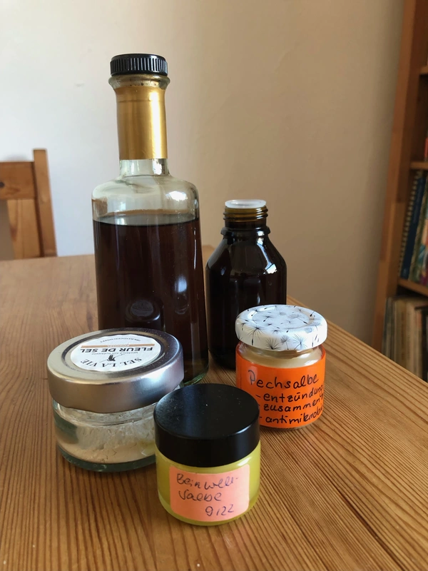 Basismedizin - Salbe und Medizinalwein